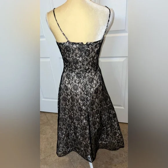 $7 GORGEOUS LACE DRESS SIZE 7/8. $7 IF BUNDLED - Picture 6 of 8
